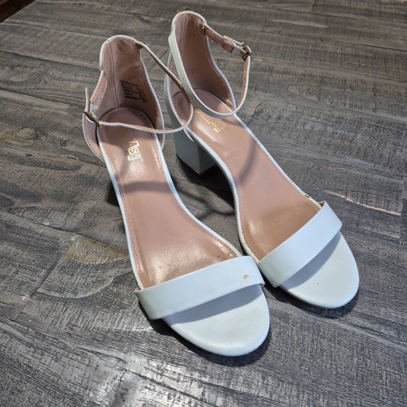 Trash Sandal Womens 9 1/2 Off White Tan Block Heel Ankle Straps Buckle Open Toe