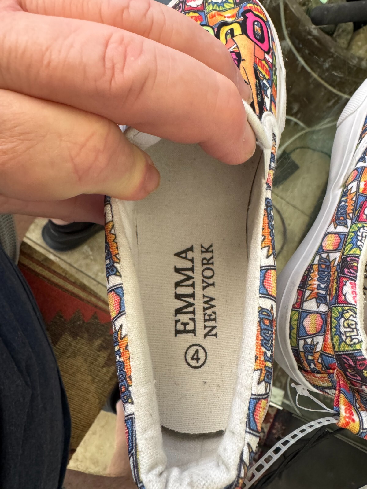 NEW Emma New York White Queen Casual Canvas Shoes XOChill Glasses Women’s Size 4
