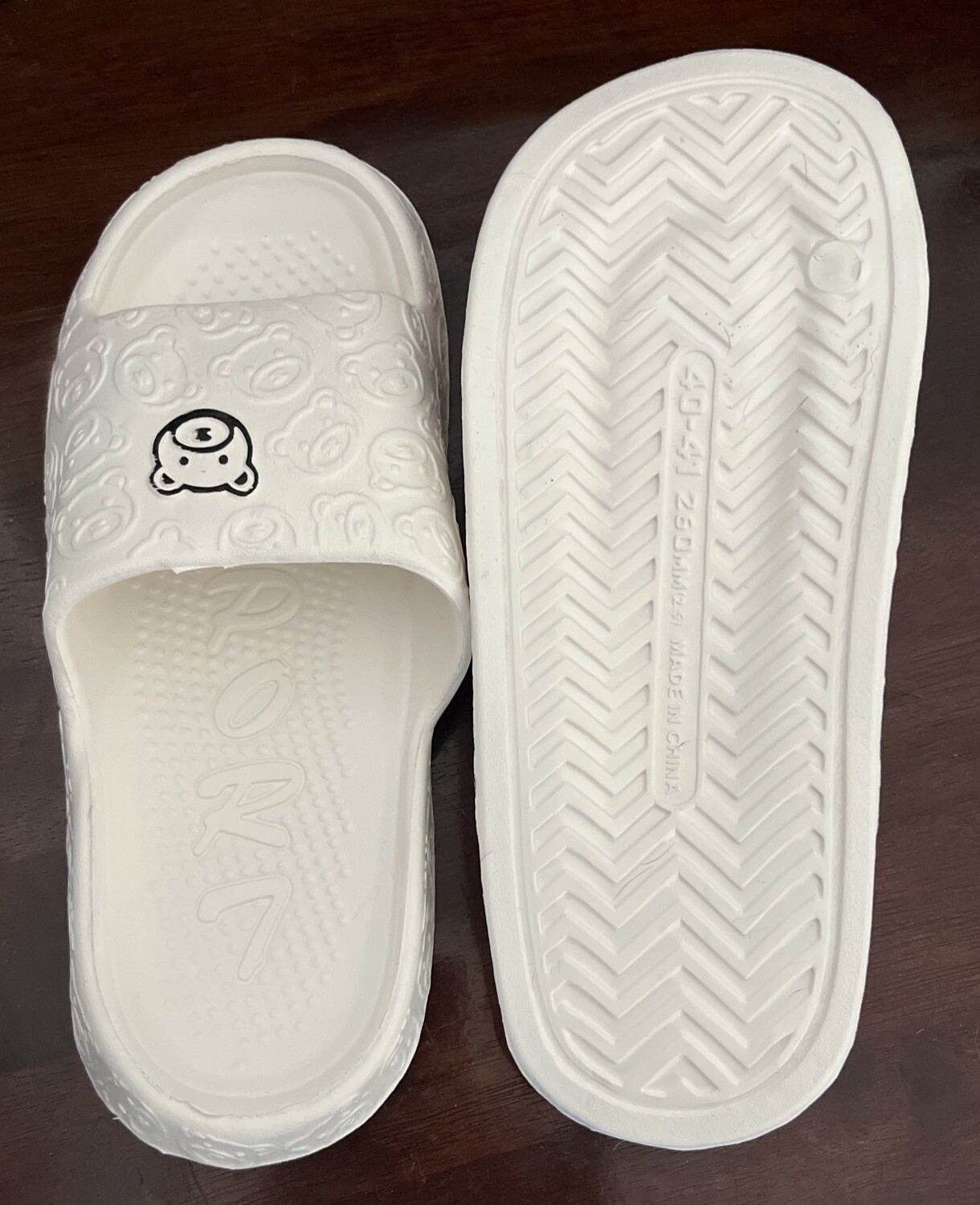 NEW CUTE BEAR PILLOW SLIDES WHITE SZ 9-10 GARDEN BATHROOM SHOES NIB USA
