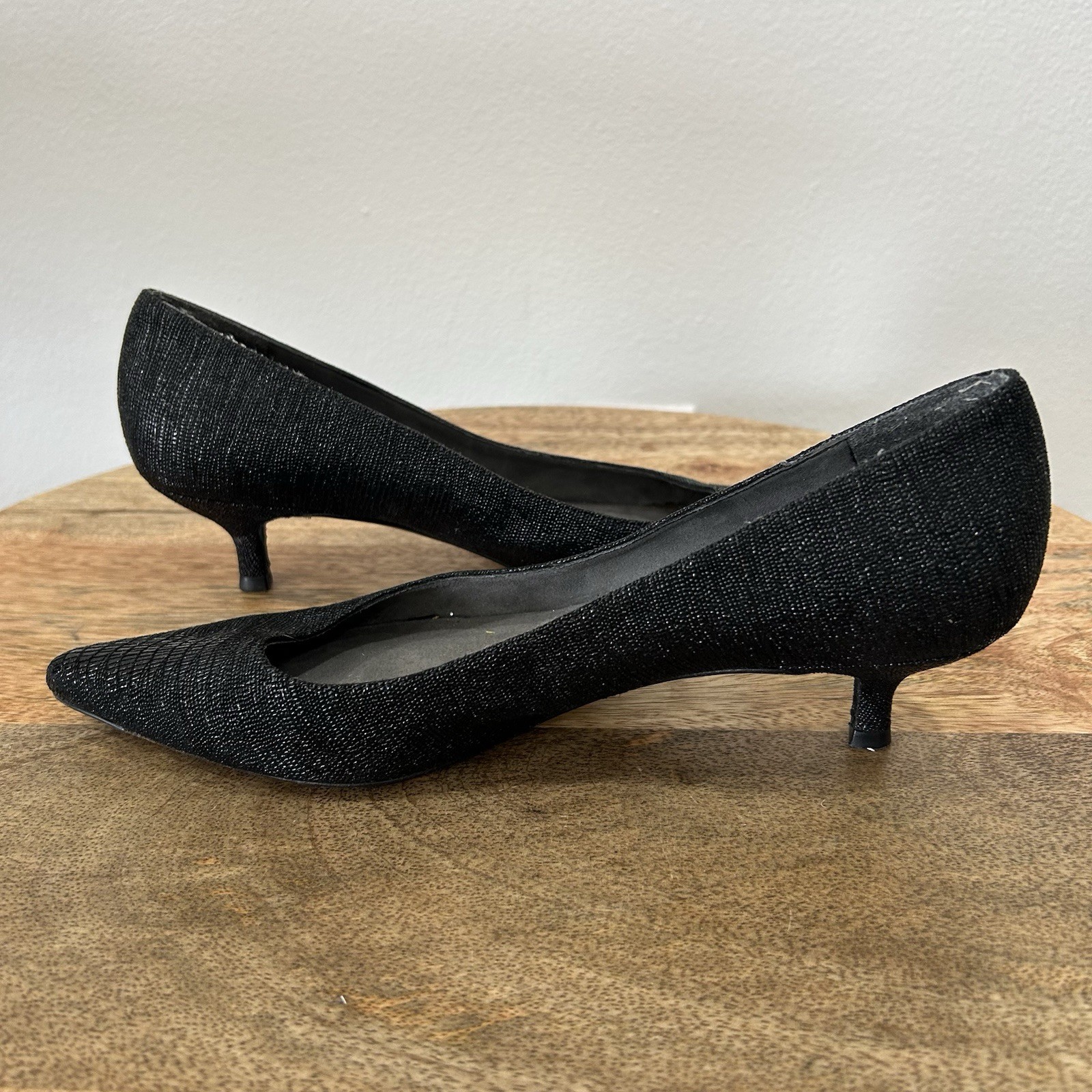 Vintage 1990s Black Stuart Weitzman Textured Poco Kitten Heels Size 8.5