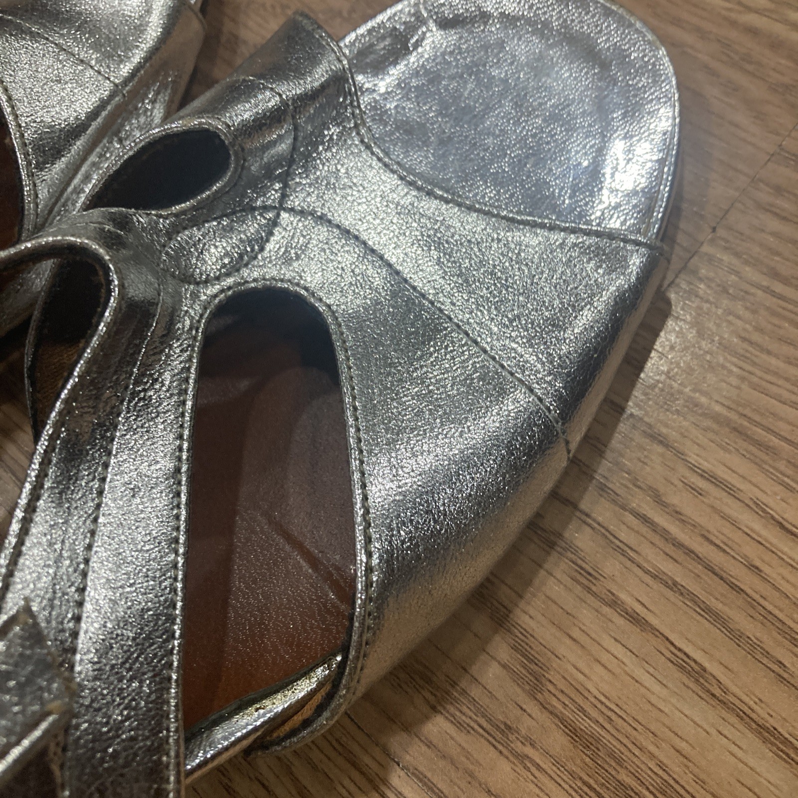 King’s Exquisite Footwear Scranton Faux Leather Silver Color Sandals Size 8.5