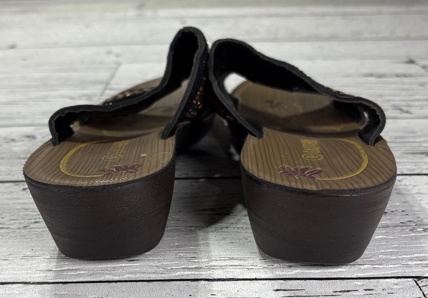G.N.D Womens Sz 7 1/2 Black rhinestone accent Sandals New in Box style # 9639
