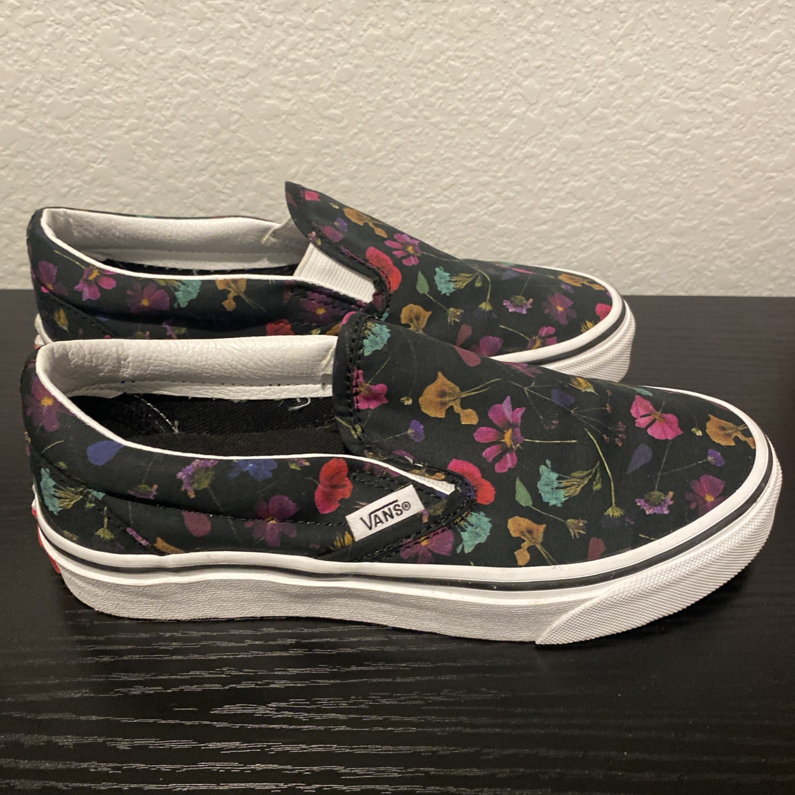 Vans Slip On – Pressed Floral- Size 5 Women US