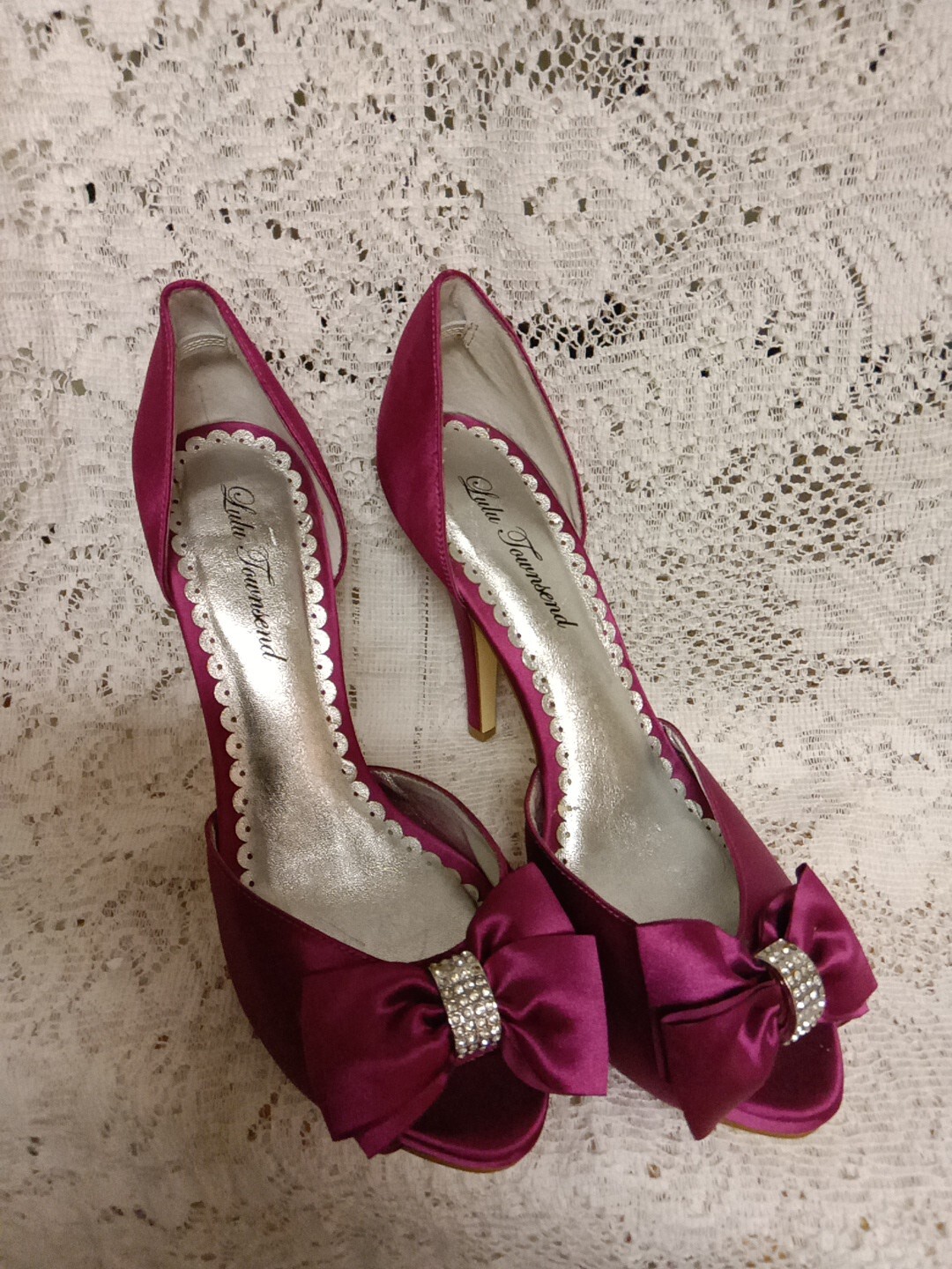 Lulu Townsend Satin Heels Bow Peep Toe Hot Pink 9 1/2 M 4″ See Description