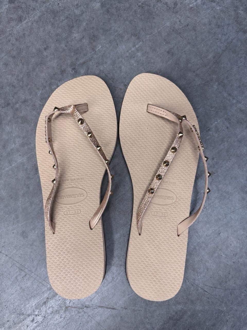 Rare Havaianas Women’s You Spikes Flip Flops – Rose Gold. Size 7-7.5