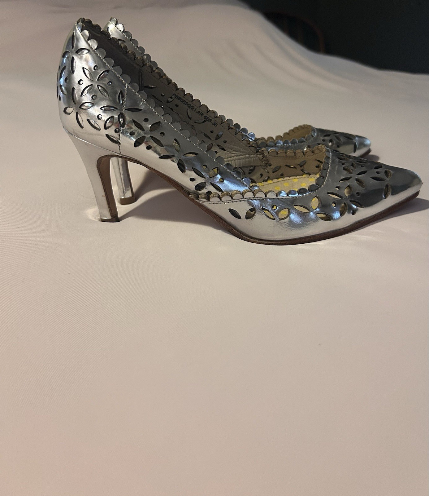 Boden Women’s Silver Leather Cut-Out Scalloped Pointed Toe Slip-On Pumps US 6