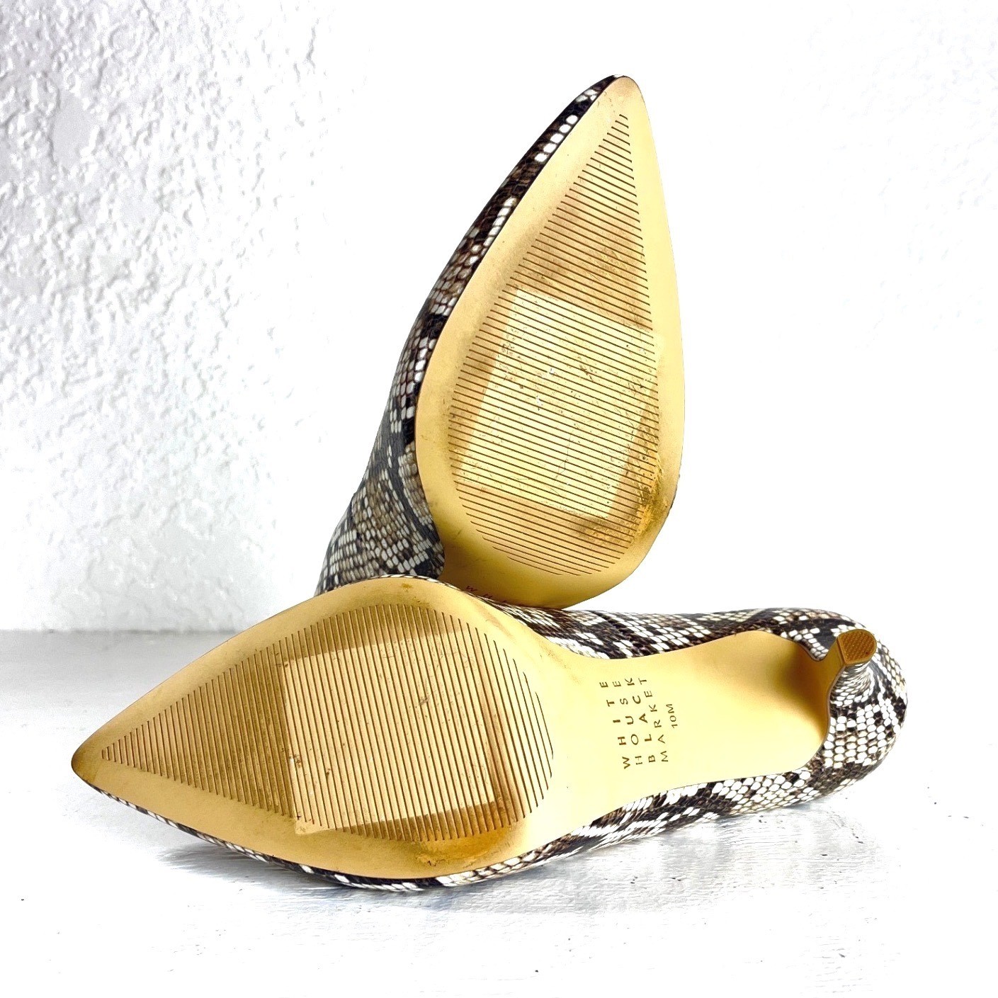 White House Black Market Snakeskin Embossed Pointed Toe Pumps Grey Cream Heels