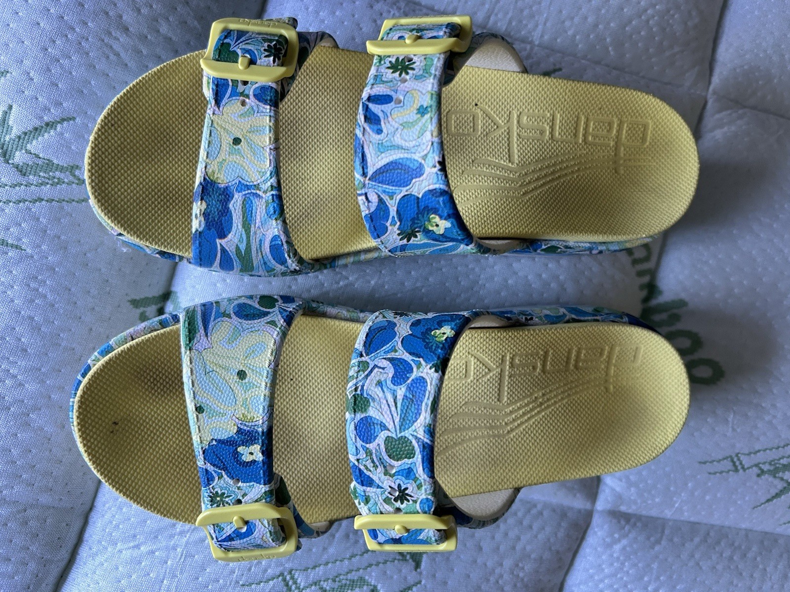 Dansko Women’s Kandi In Pool Floats Slip On EVA Sandals Size 38 (7.5 – 8 US)