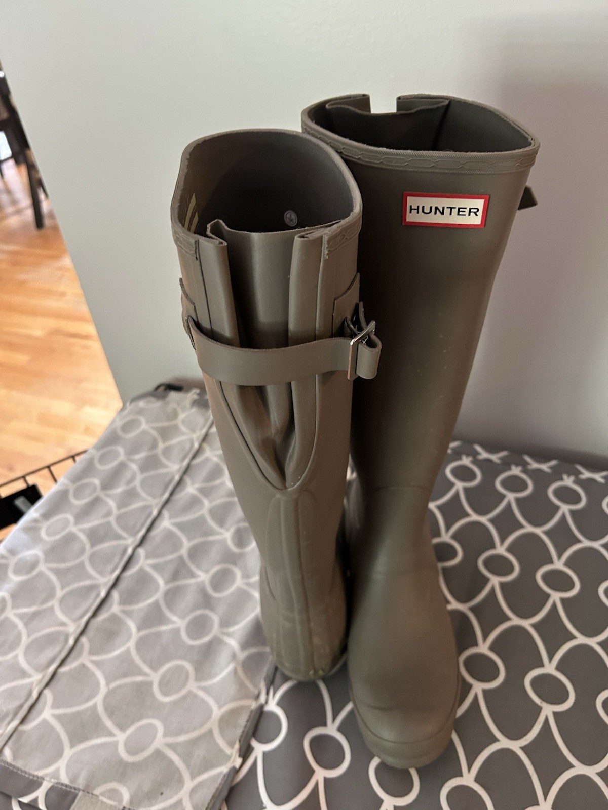 Hunter Women’s Beige Waterproof Knee High Rubber Rain Boots Buckle Strap 8