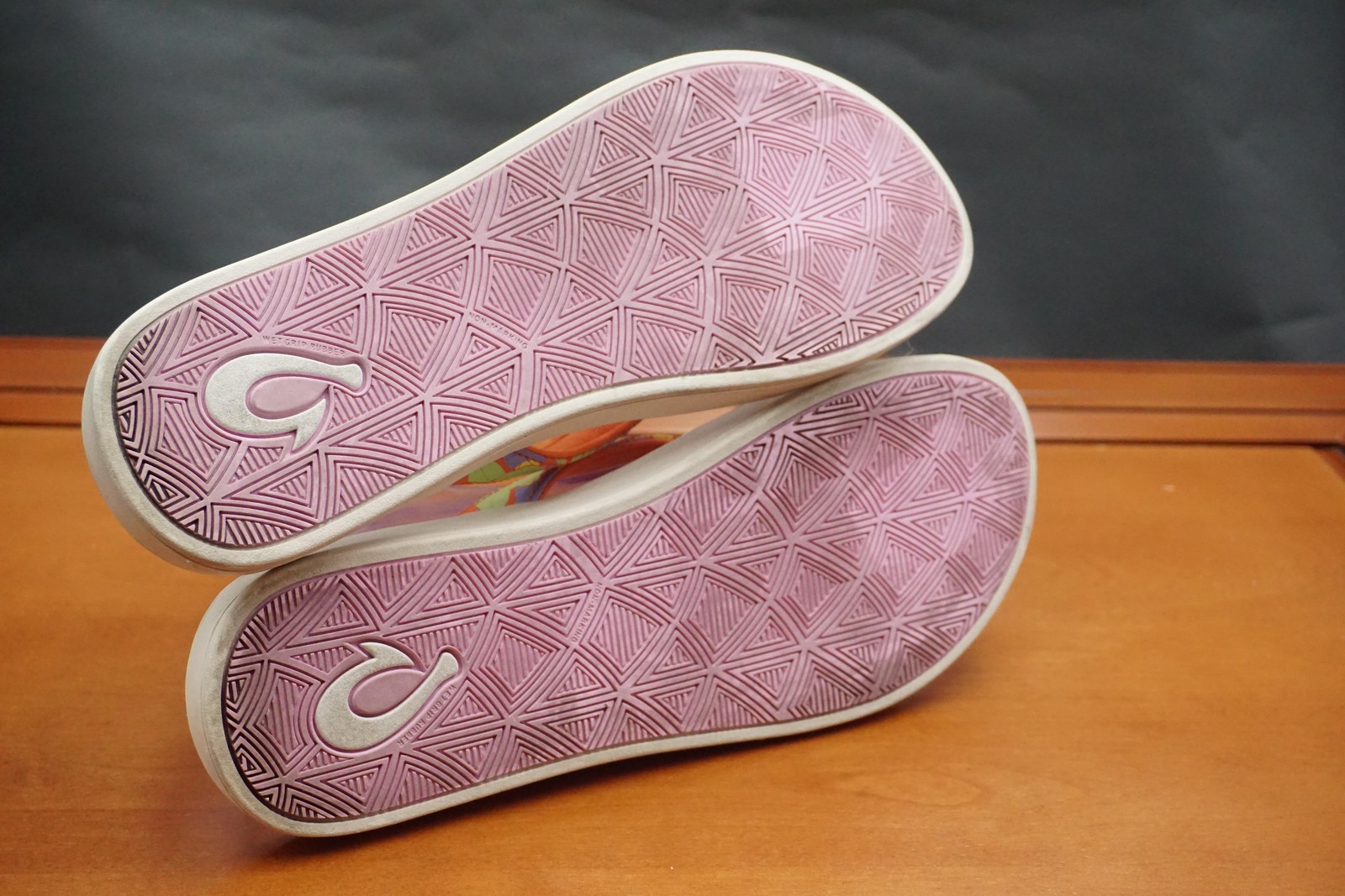 Olukai PUAWE Womens 10 Orange Synthetic Thong Wedge Sandals Floral Cushioned