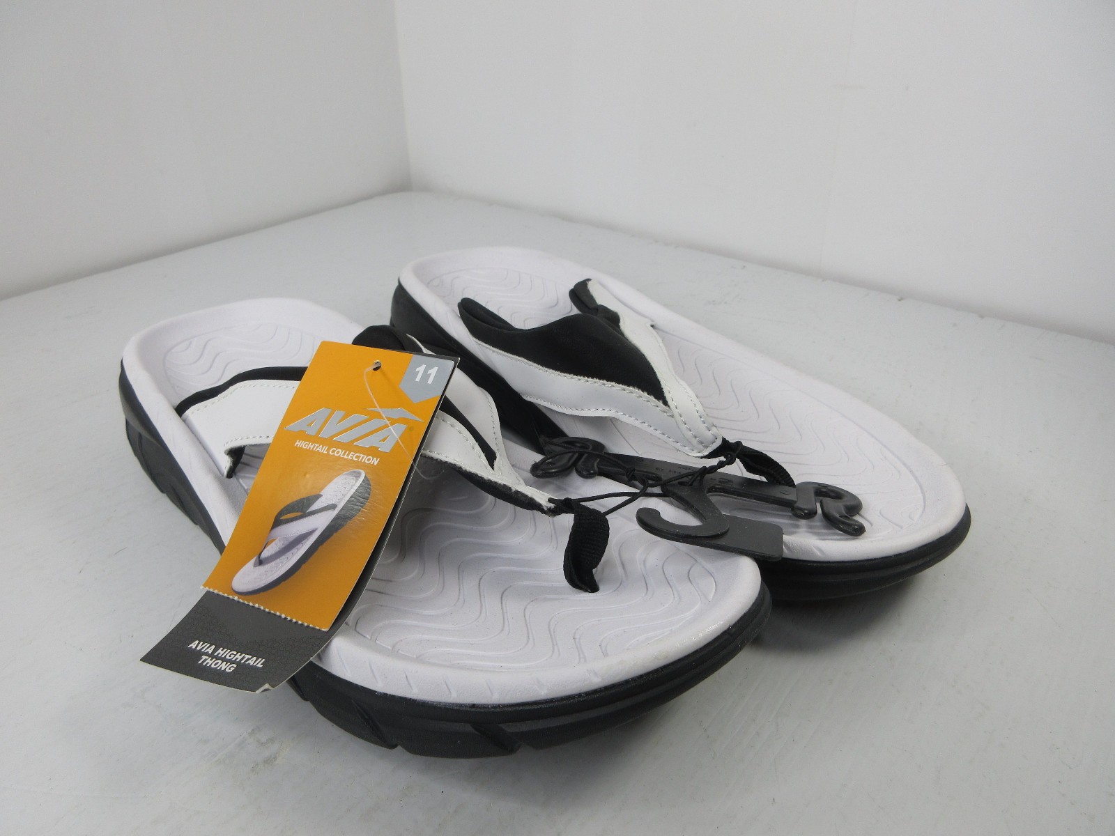 AVIA Hightail Thong Athletic Sandals Eva Foam Fom White Black Women’s Size 11