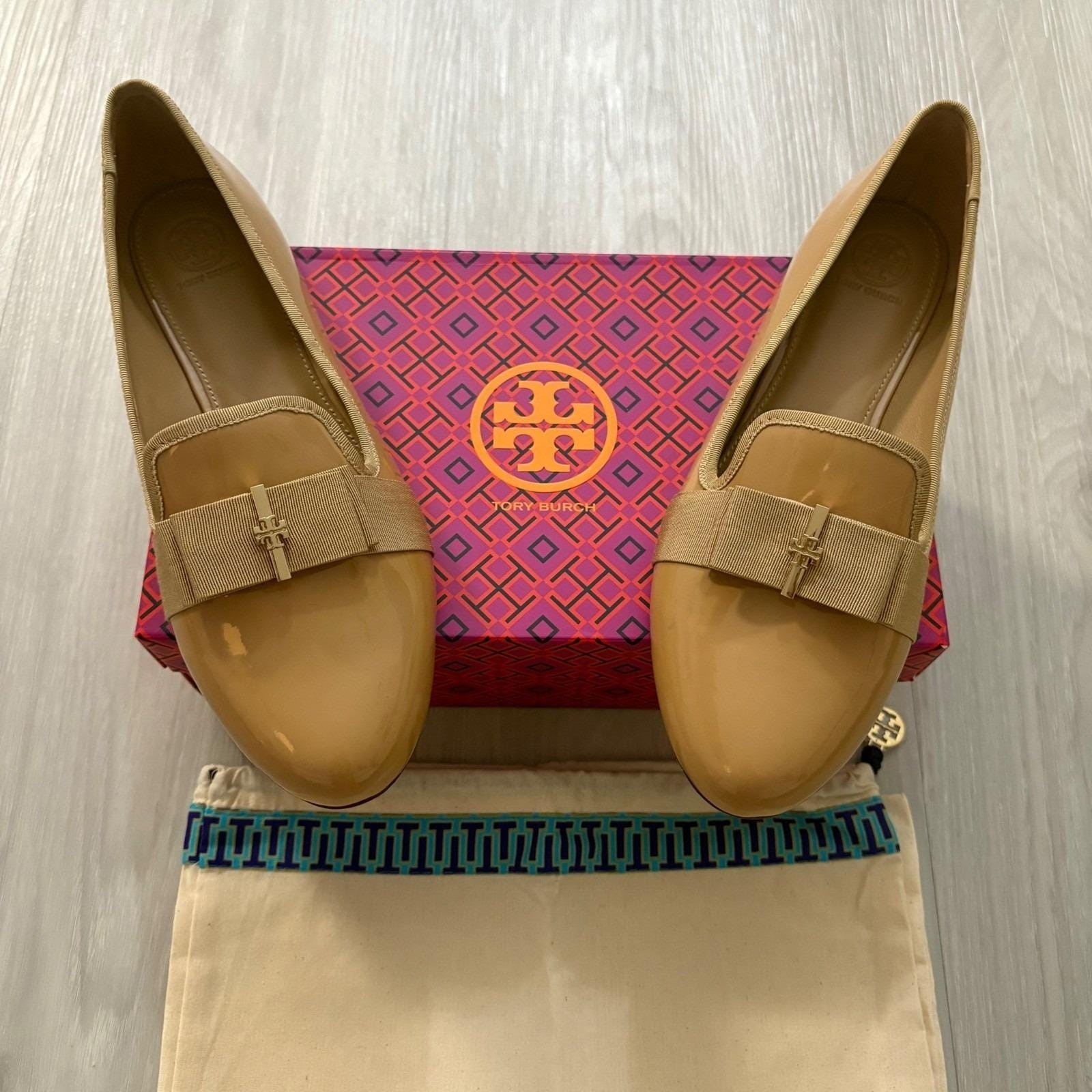 Tory Burch Gigi Patent Leather Bow Loafers Tan Beige Gold Logo Flats 10M 32944