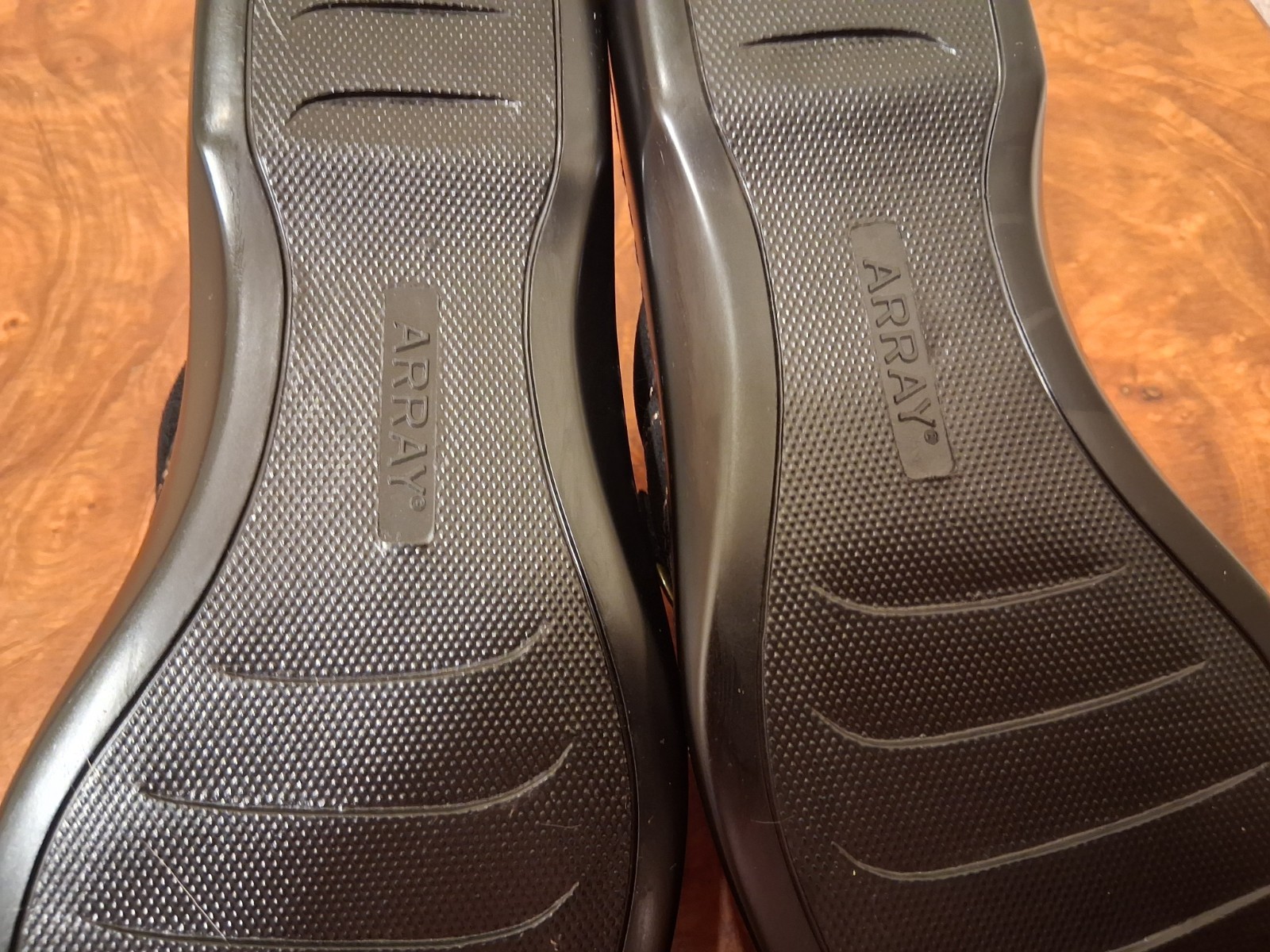 ARRAY Lyric Women’s Leather Mule Clogs. Size 9 WW. Black.