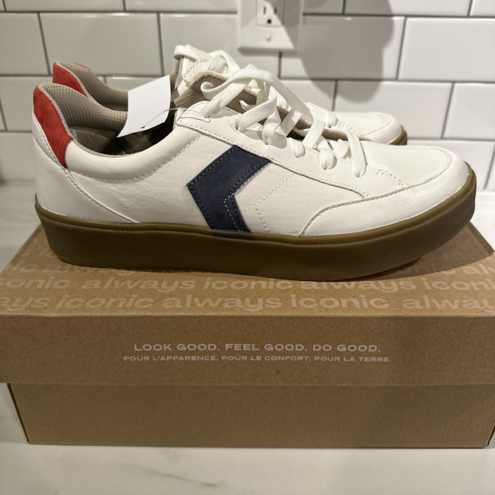 Dr. Scholl’s Women’s Madison Lace Sneaker 9.5 M Brand New White, Blue, Red
