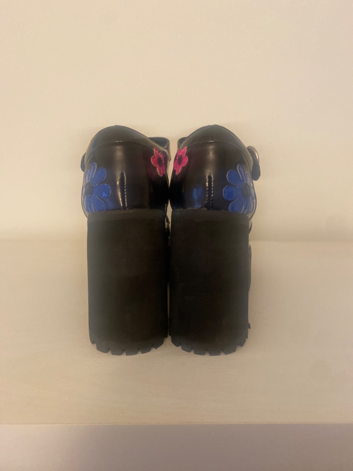 Delias Black patent leather flower print size 8 shoes