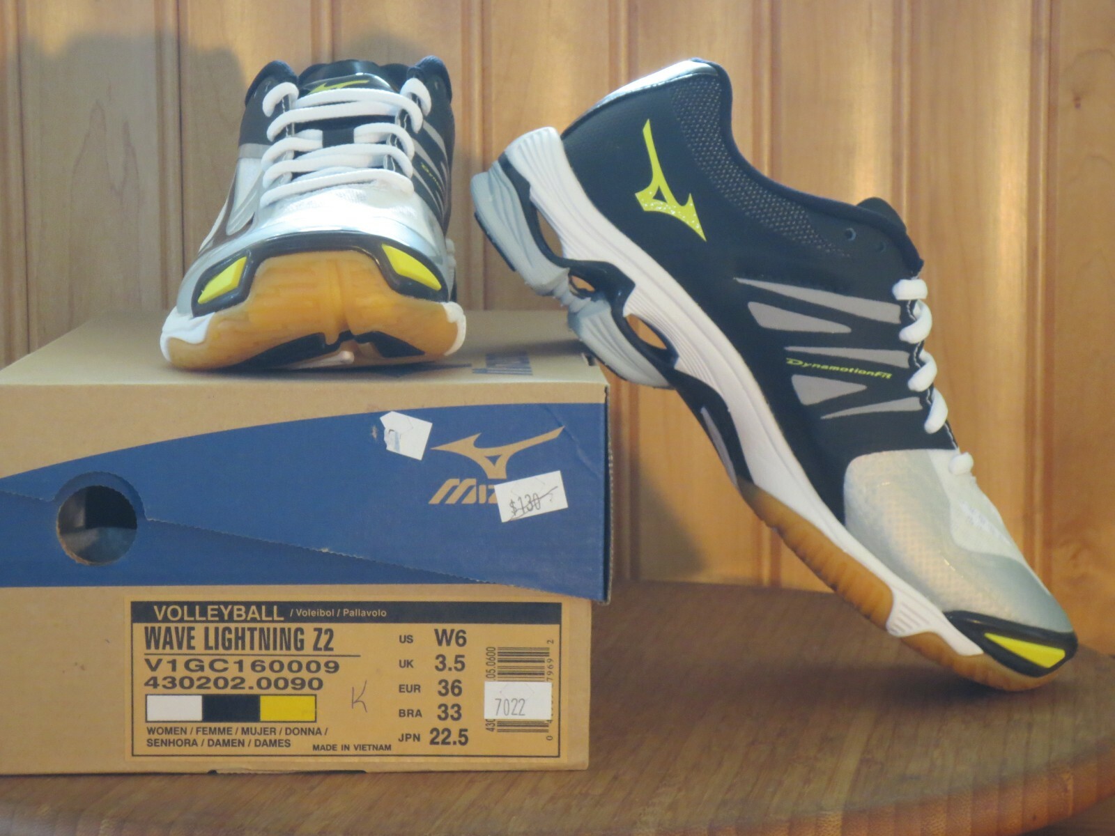 Mizuno Women’s Wave Lightning Z2 Volleyball Shoes Sneakers size 6