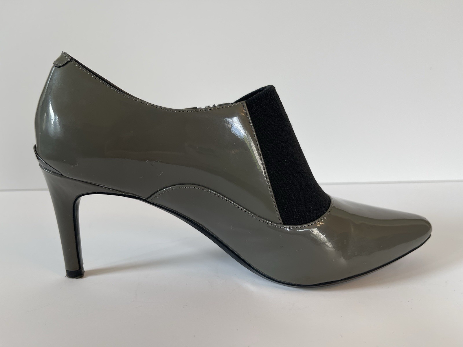 Calvin Klein Women’s Gray Patent Leather Ankle Boots Jalana Heels Zipper Sz 7.5