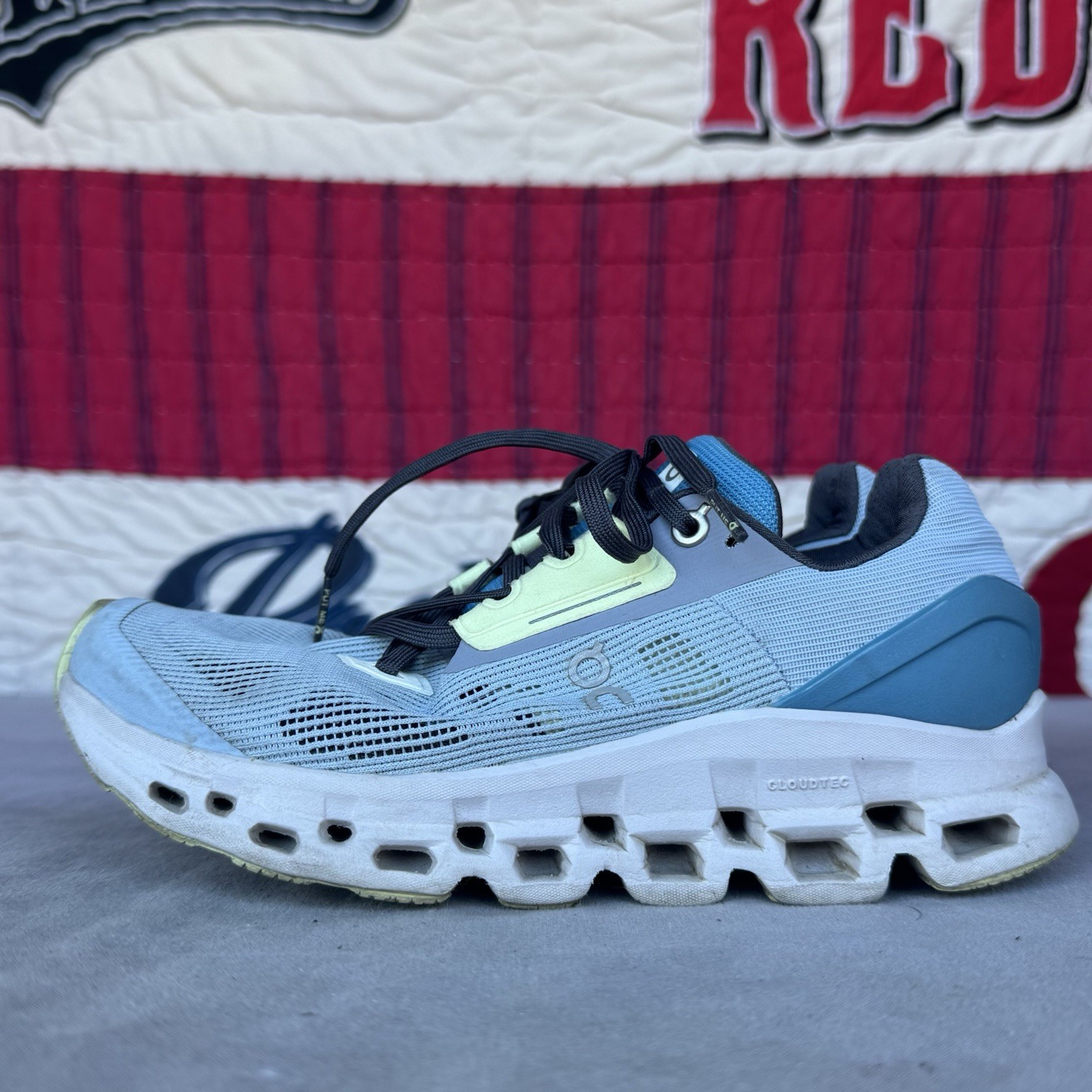 Size 6 – On Cloudstratus Chambray Blue Lavender White 39.98658 Running Shoes