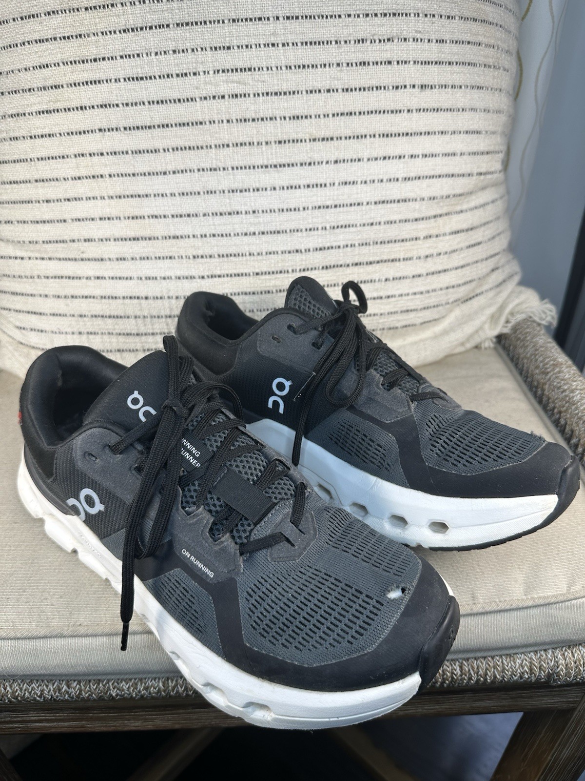 On Cloud Cloudrunner 2 Running Shoes Womens Size 9 Eclipse Black White Sneakers