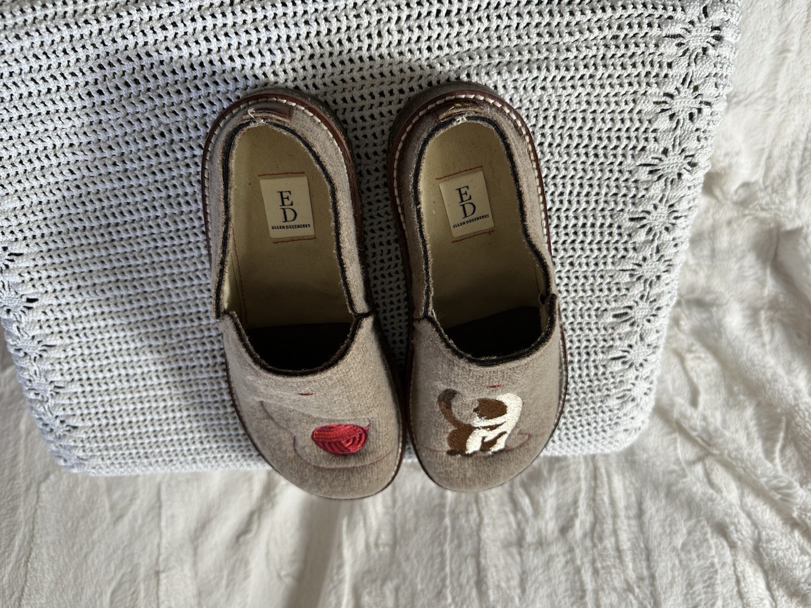 ED Ellen DeGeneres Embroidered Cat Yarn Slip-On Slippers Brown Women’s Size 5.5