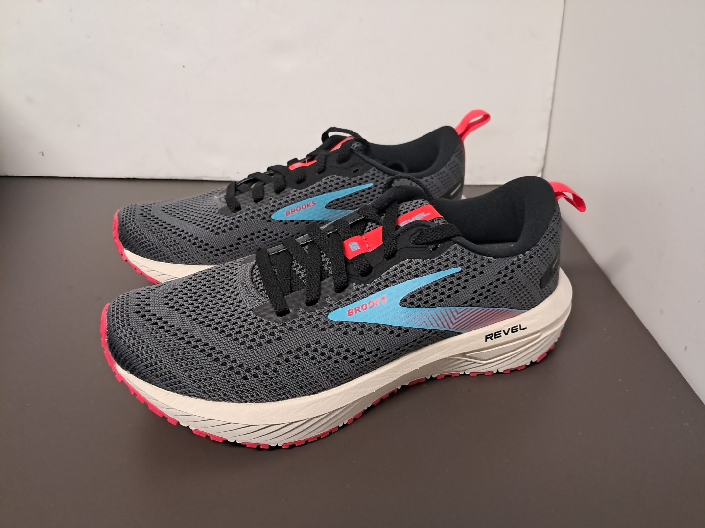 Brooks Women’s Revel 6 Energize Sneakers Black/Ebony/Bluefish Size 6B