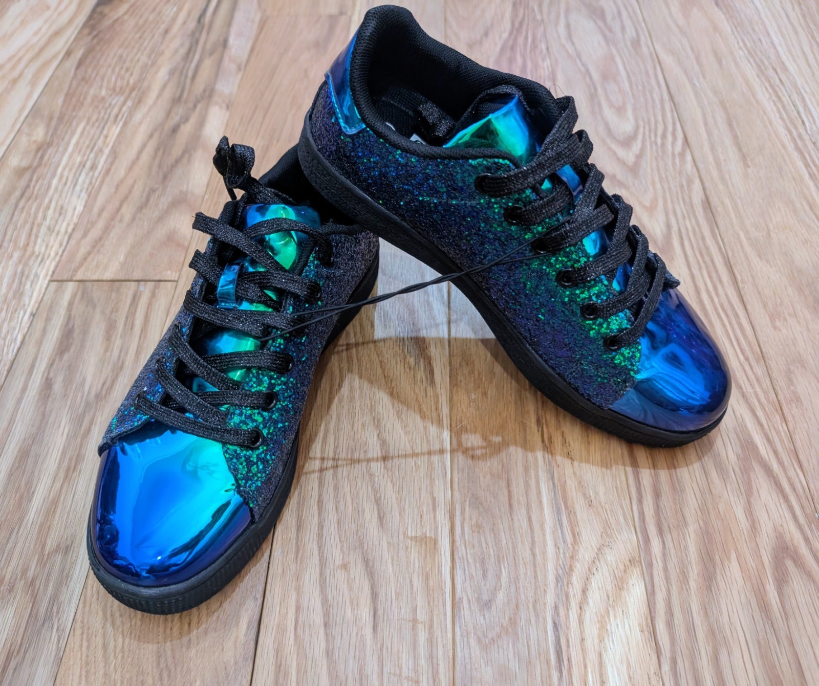 Lucky Step Iridescent Metallic Blue Glitter Low Top Sneakers Women’s Size 6