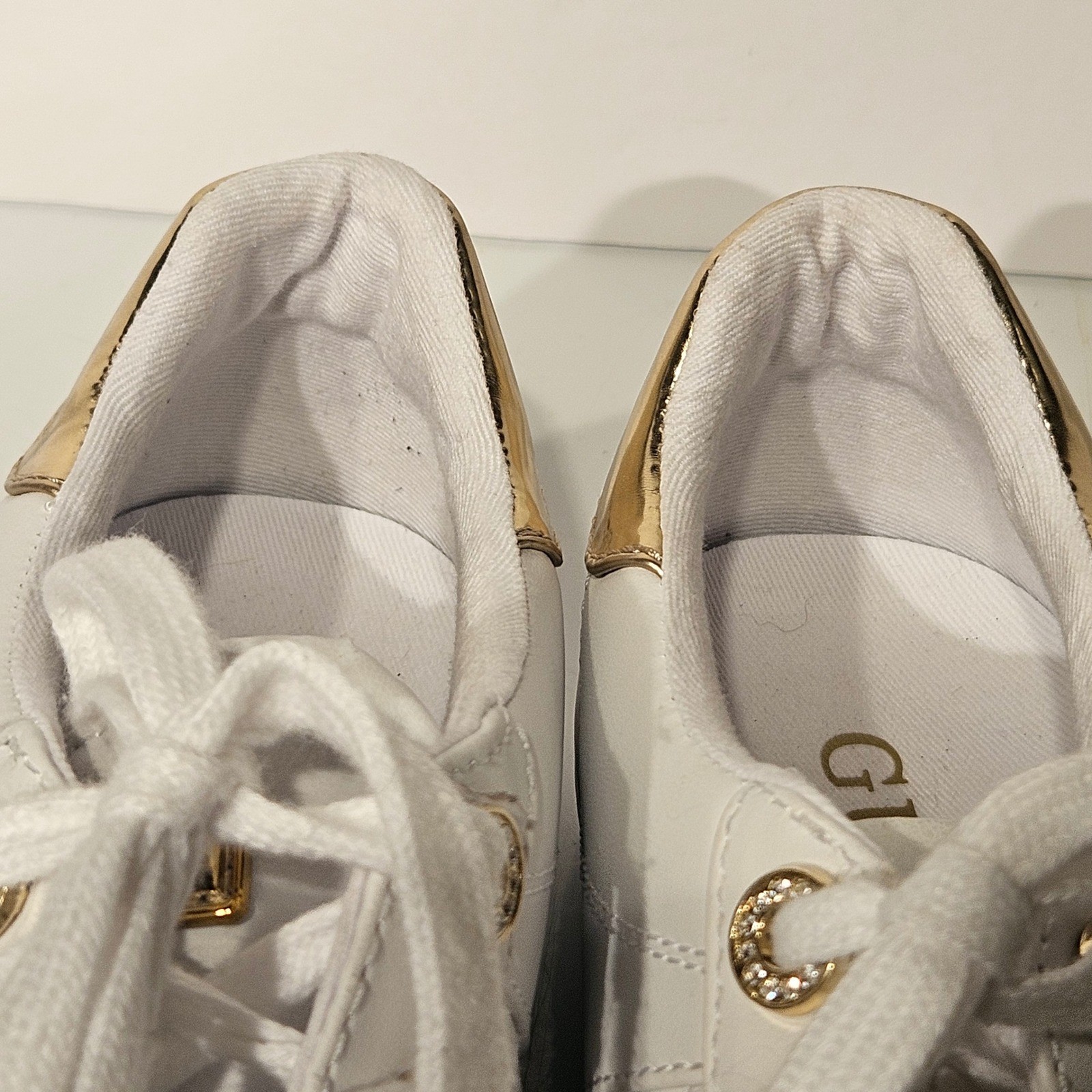 Guess GWLOVEN Sneakers Womens 9 White Gold Quilted Low Top Lace Up Platform