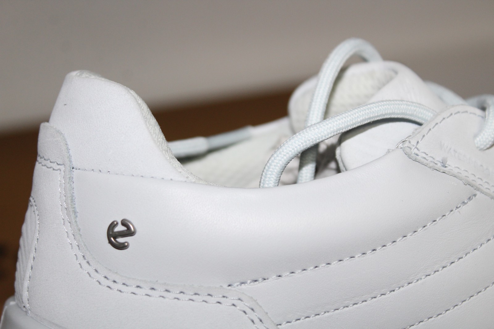 NEW ECCO Golf Street Vibe Women’s Leather Golf Shoe 8-8.5 (EU 39) White / Air