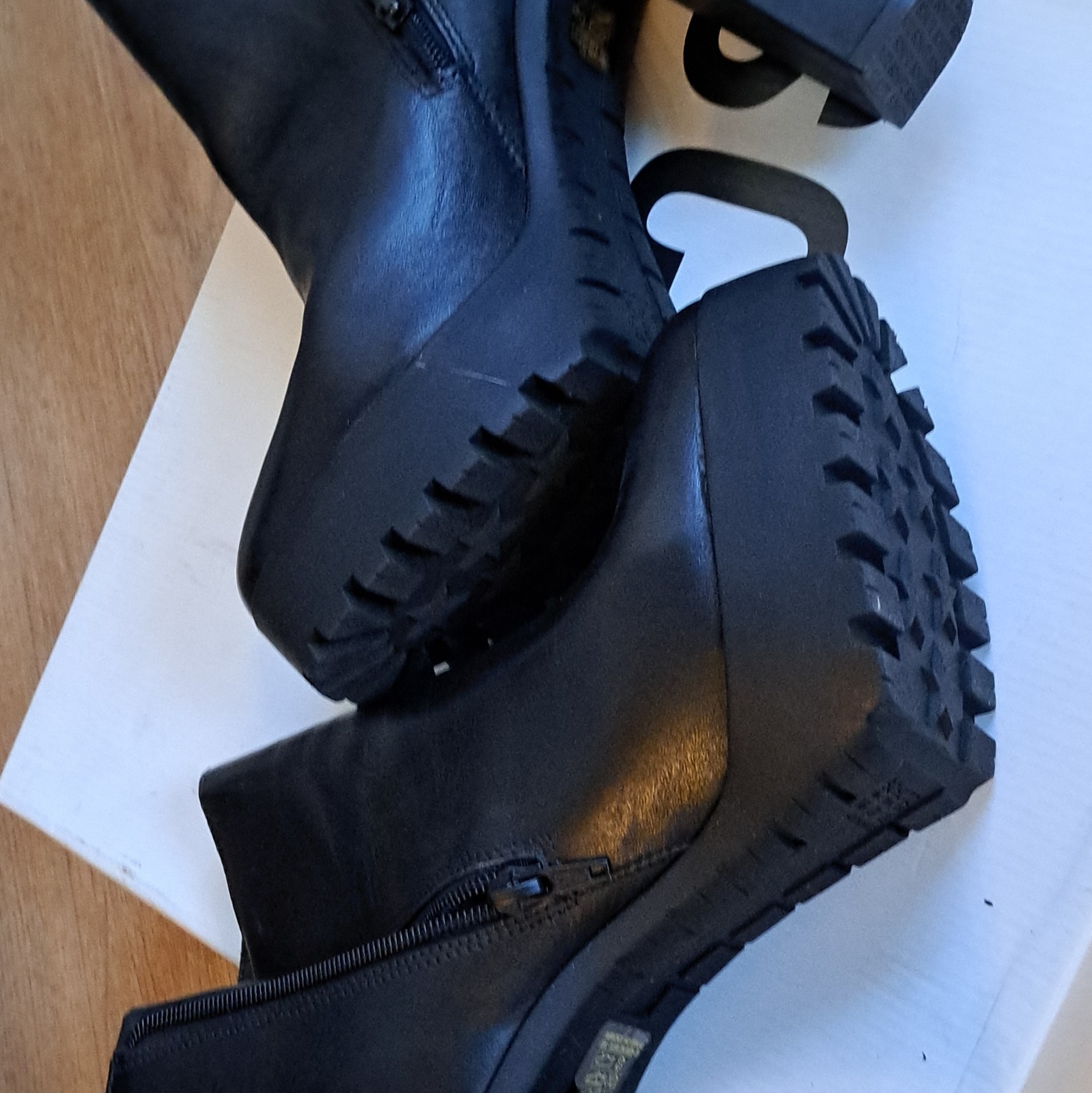 Schutz Neva Black Leather Platform Lug Sole Zip Ankle Bootie US 8B EU38