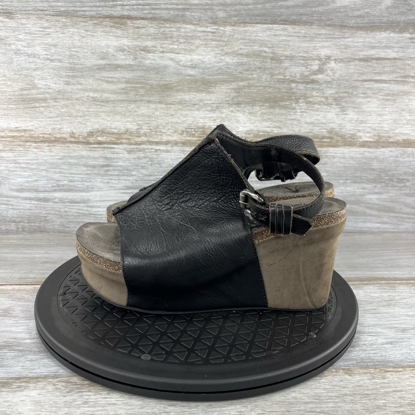 OTBT Women’s Jaunt Black Leather Wedge Sandals Size 8 M