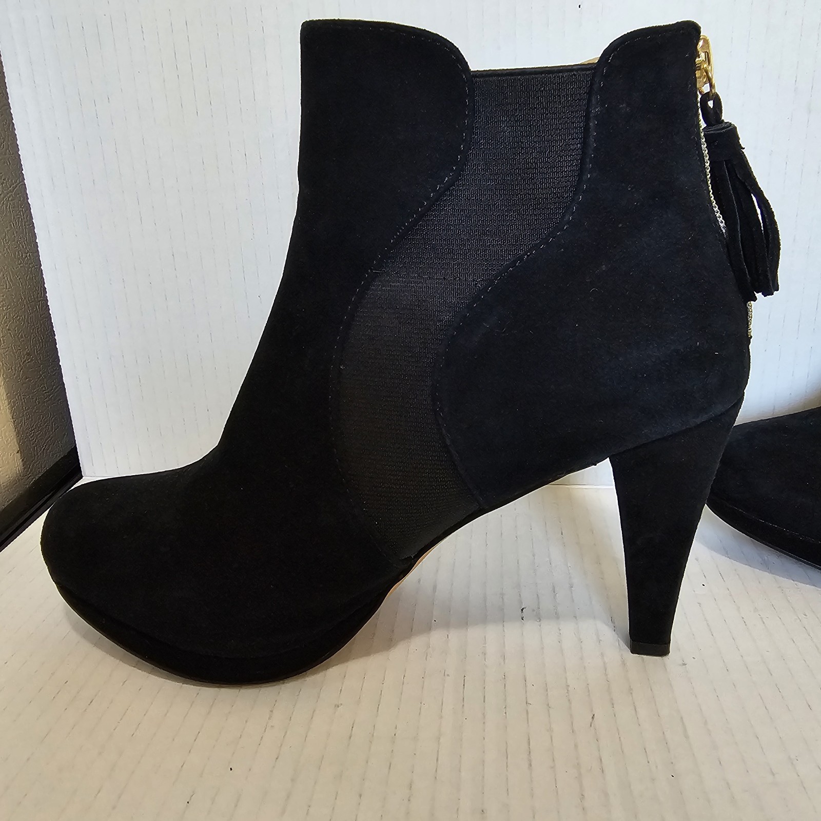 Adrienne Vittadini Pami Black Suede Leather Heeled Booties Sz 8 Fall winter