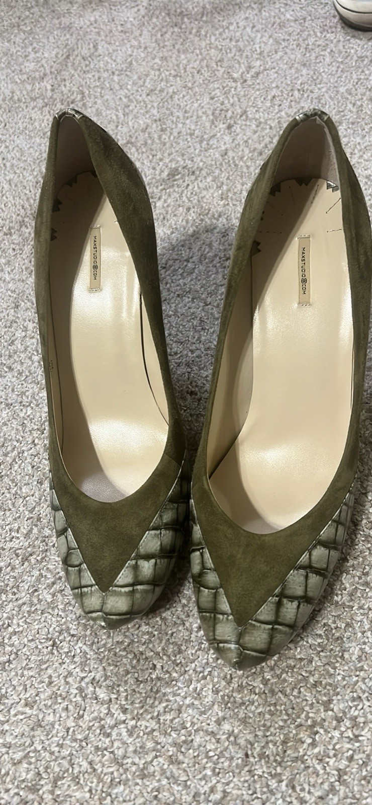 Max Studio Women’s US 9.5 Green Suede Croc Embossed Pointed Toe Pumps