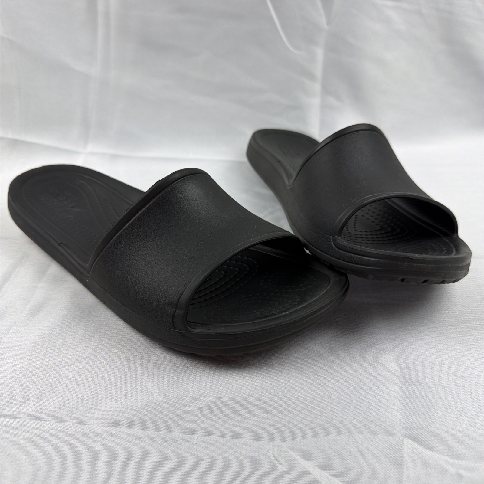 Crocs Sloane Slide Sandals Womens 8 Broad Strap Round Toe Black Minimalist Beach