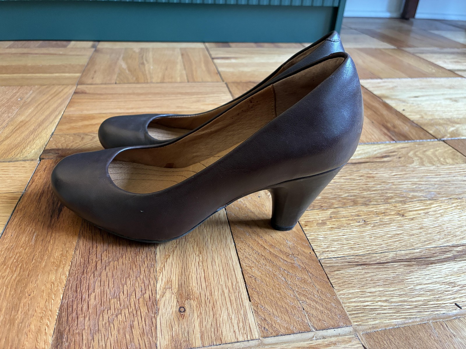 Clarks Shoes Womens 7 Brown Leather Indigo Round Toe Cone Heel Pumps Comfort