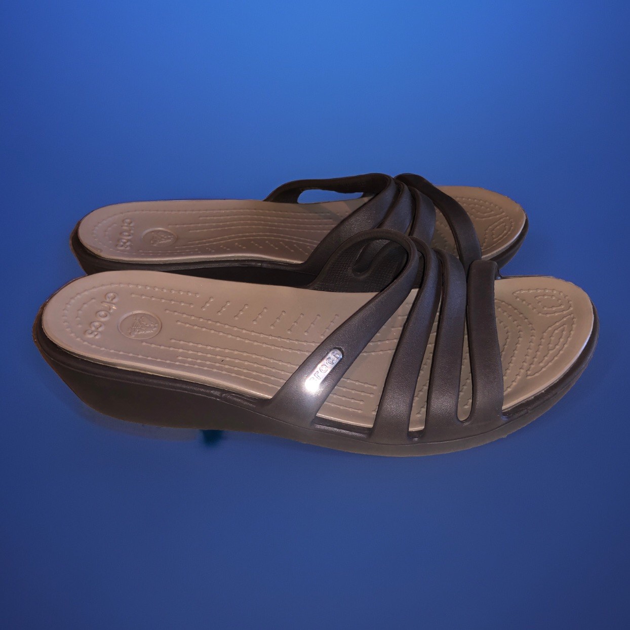 Crocs Rhonda Wedge Sandal Taupe Brown Women’s Size 8 Slip On Shoes