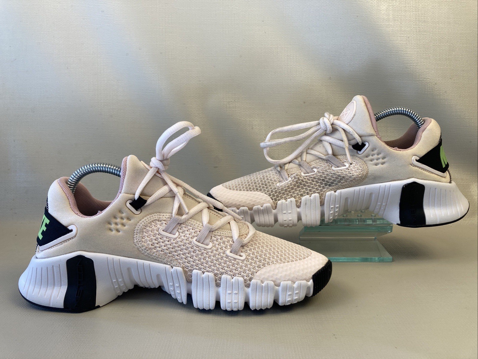 Nike Free Metcon 4 Light Soft Pink White Black Green Strike Women’s Size 8.5 EUC