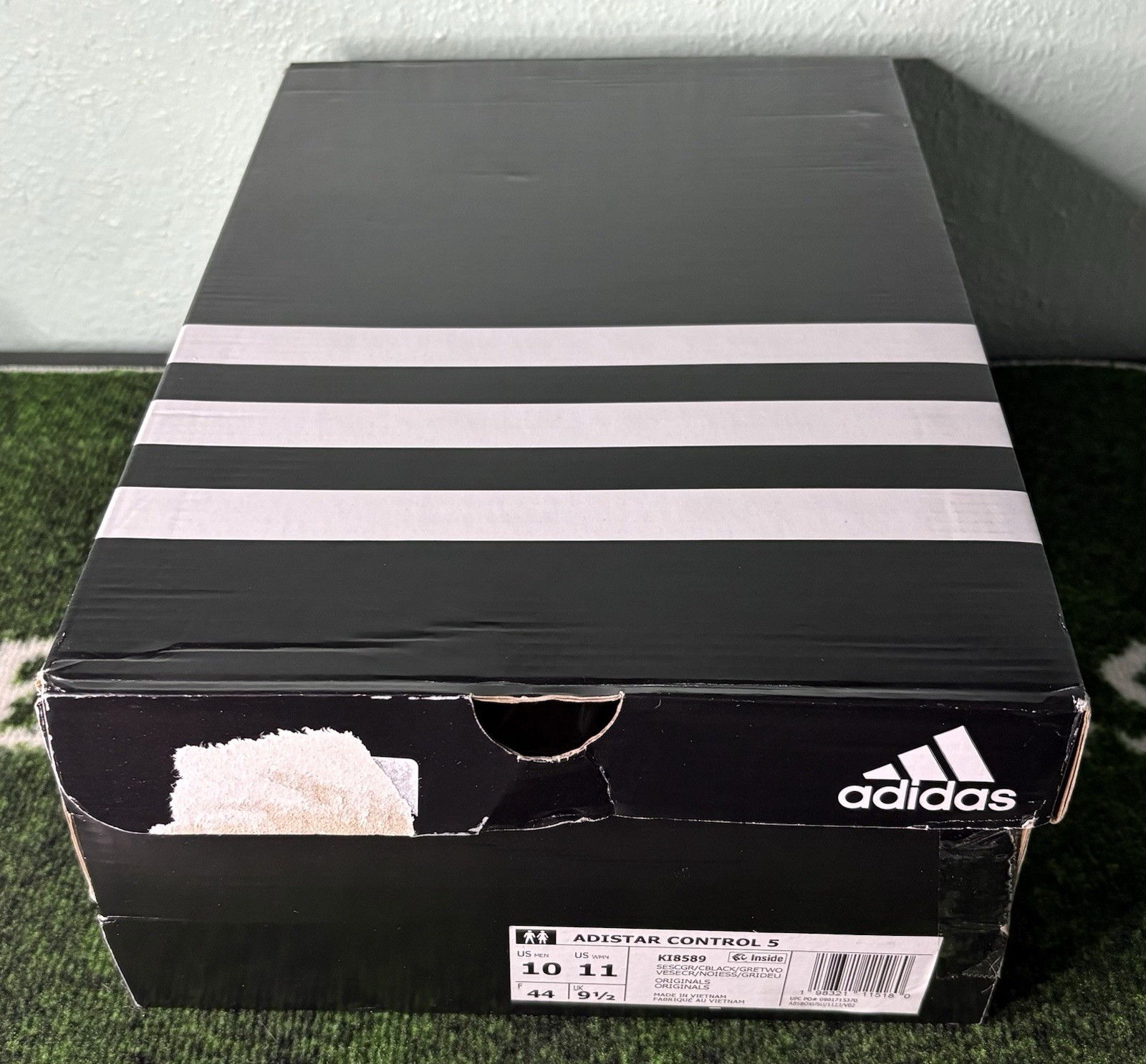 US Men’s 10/Women’s 11 – Adidas Adistar Control 5 «Green Silver» KI8589