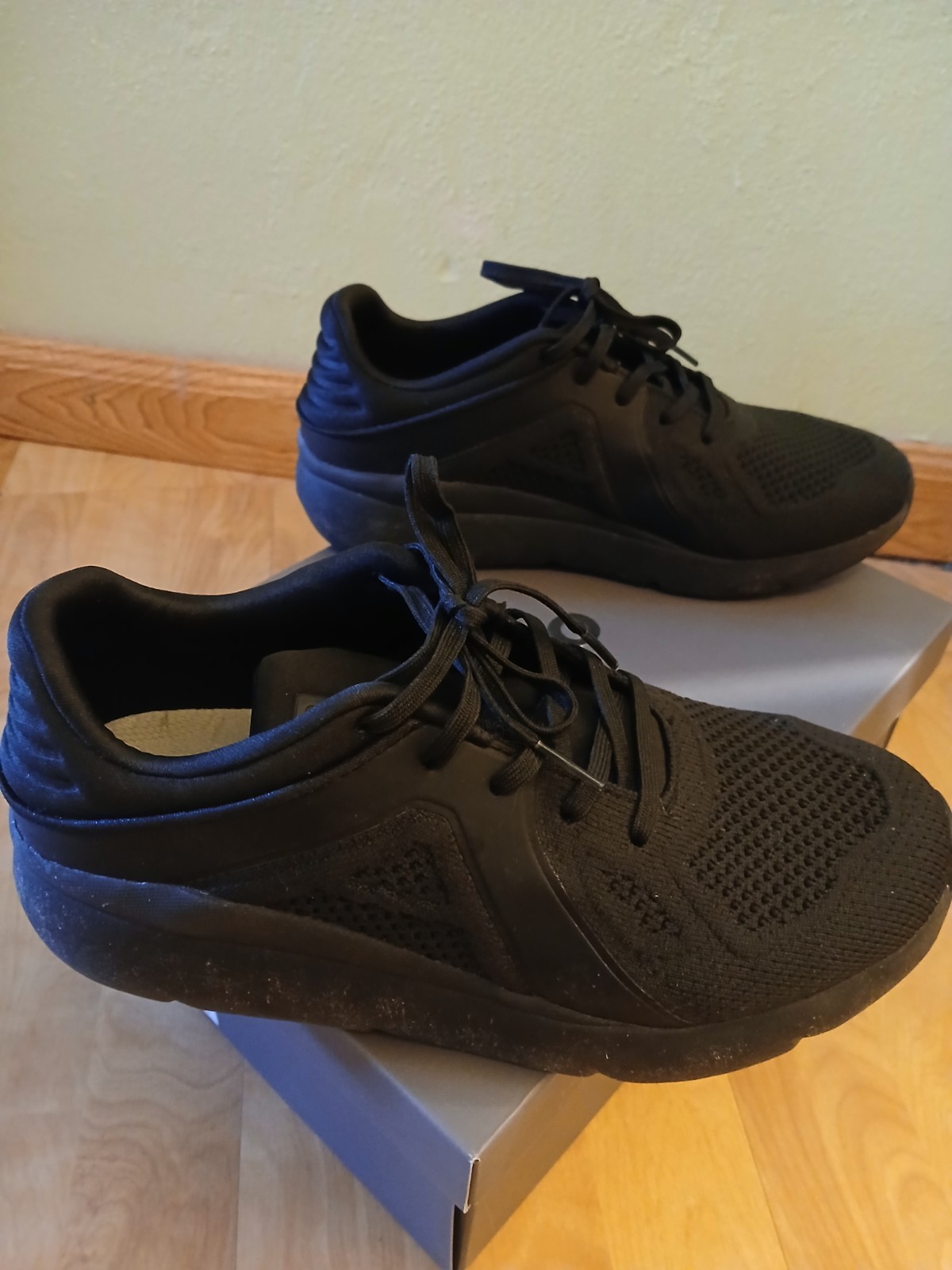 ABEO MXV Shift 9.5 Wide Black Womens Lace-Up Athletic Sneakers Textile Rubber.