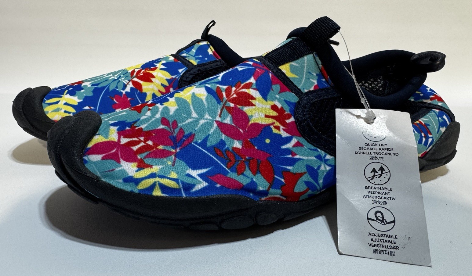 Lands’ End Women’s Sz 7 Aqua Socks Blue Flowers Tropical Beach Water Shoes