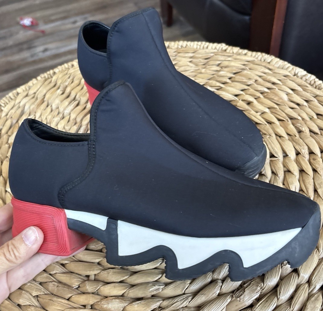 iRi WES Black Red Low Top Sneaker Size 37.5-6.5