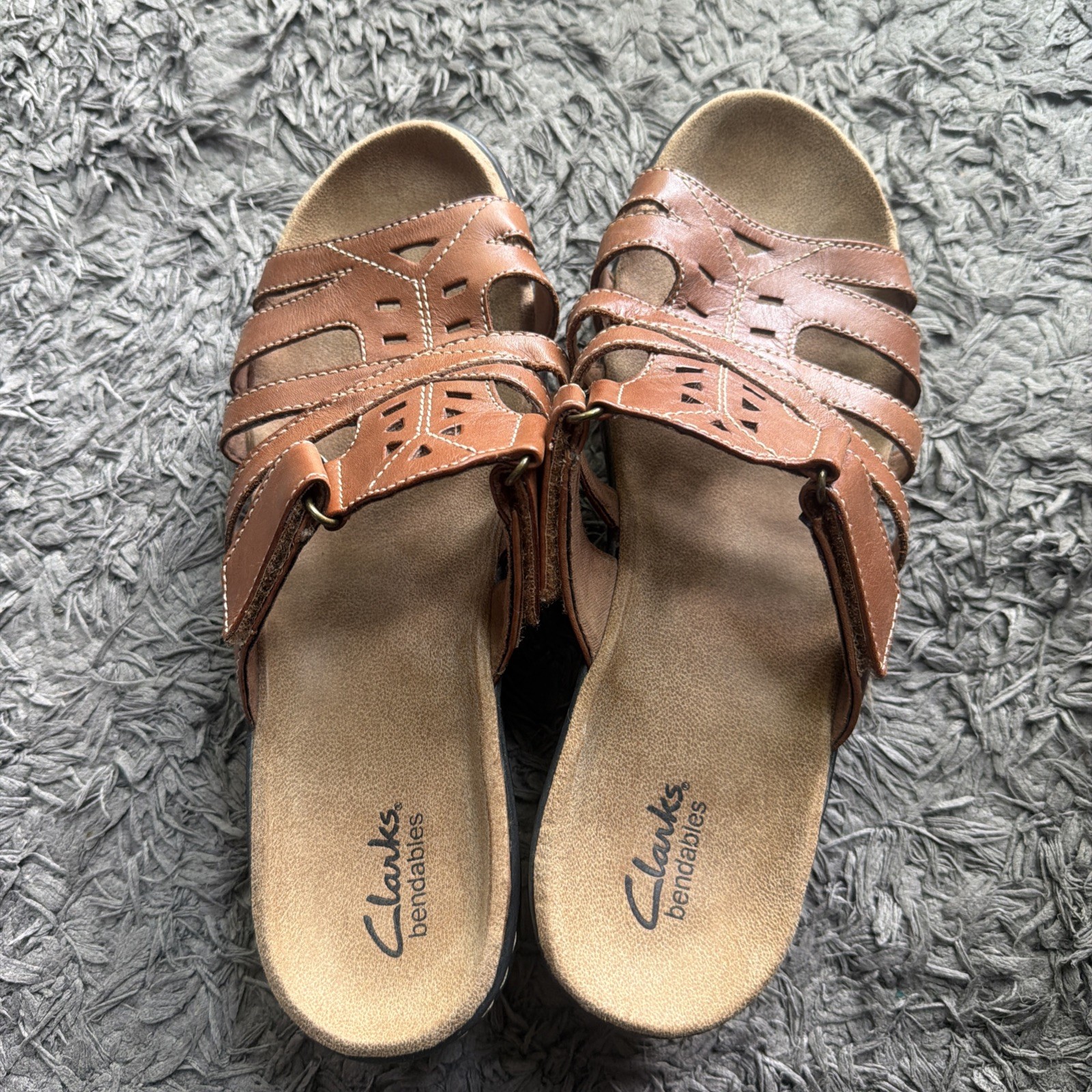 Women’s leather upper CLARKS bendables slides wedge sandals / shoes , size 8 W