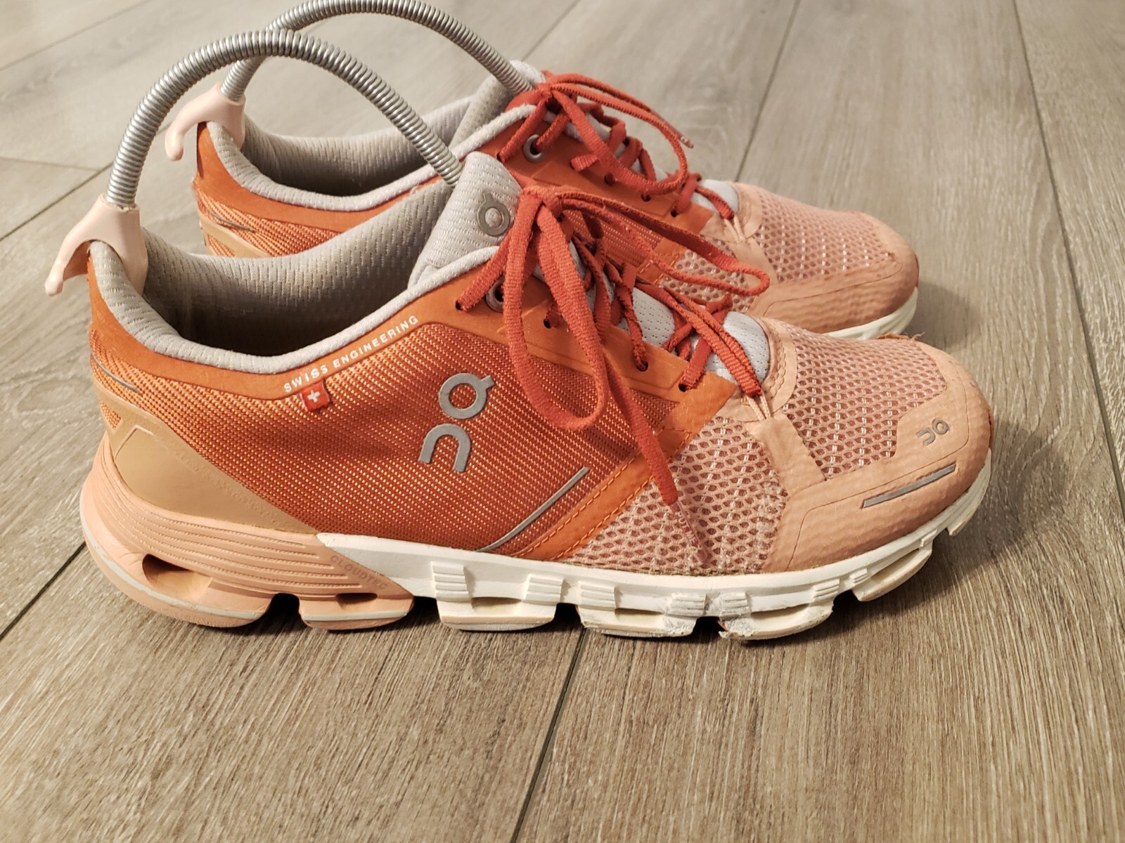 ON Cloud Cloudflyer Running Sneaker Shoes Women’s Size 8 US Ginger/White Swiss