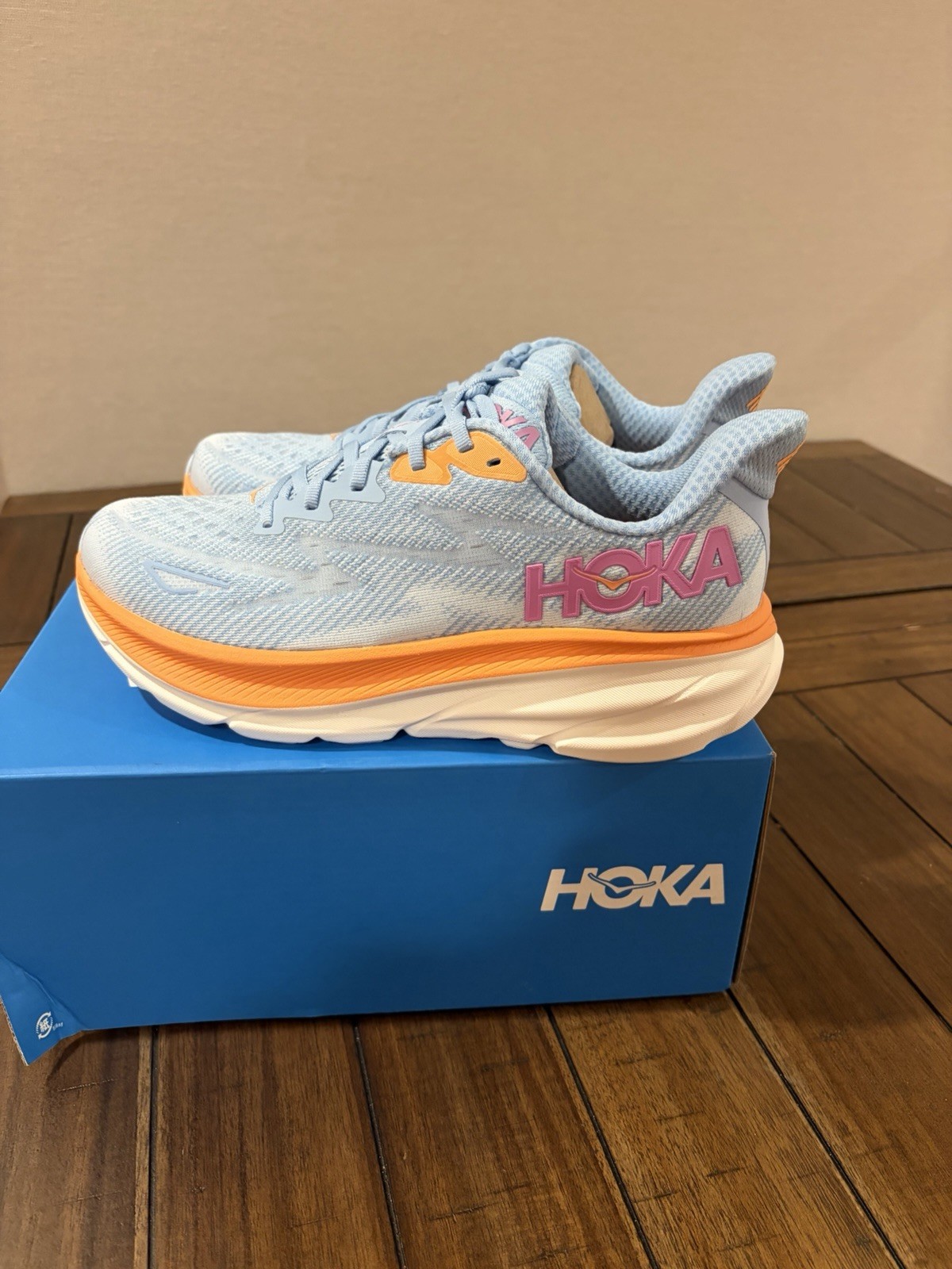 Size 8.5- Hoka One One HOKA