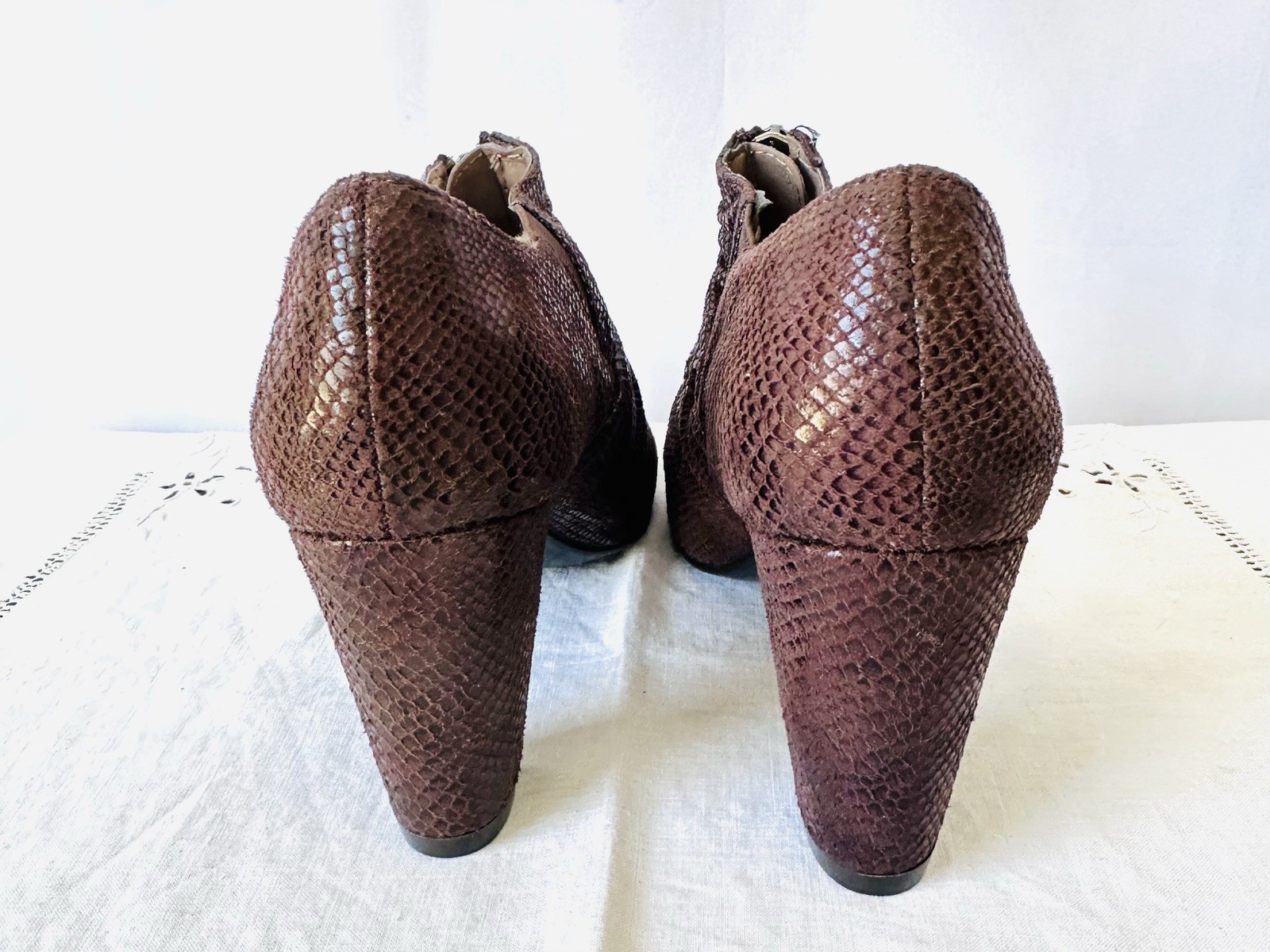 AEROSOLES FORTUNATE Brown SHIMMER SNAKESKIN ANKLE BOOTS ZIP FRONT Women’s 7.5
