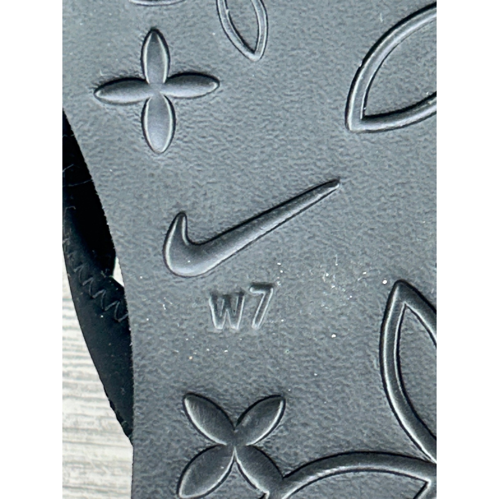 Nike On Deck Womens Flip Flops Black White 314870-011 Size 7 Sandals Thong Shoes