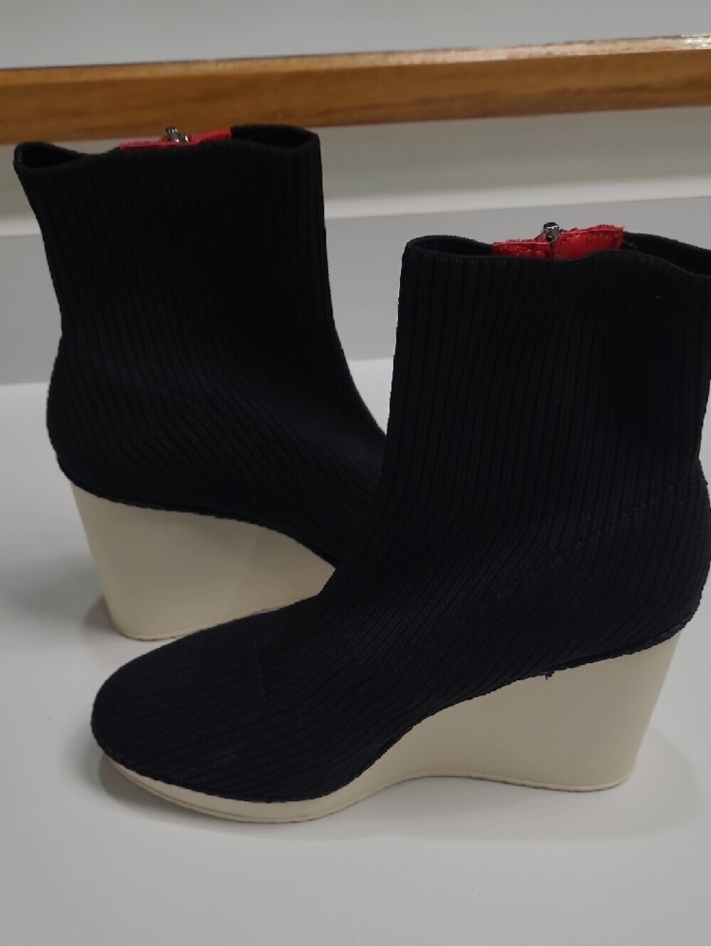 DKNY Black Knit Wedge Sneakers Stretch Sock Boots with Red Zip Trim – Size 9