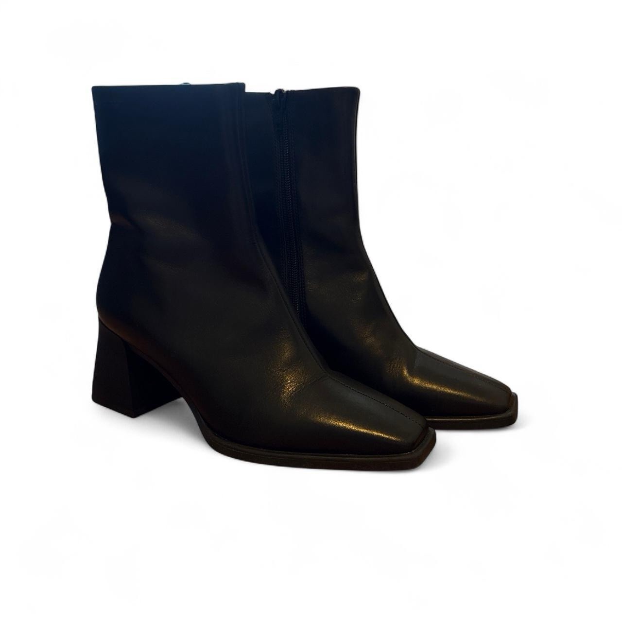 Vagabond Shoemakers Hedda Women’s Black Leather Ankle Bootie Square Toe Zip 38