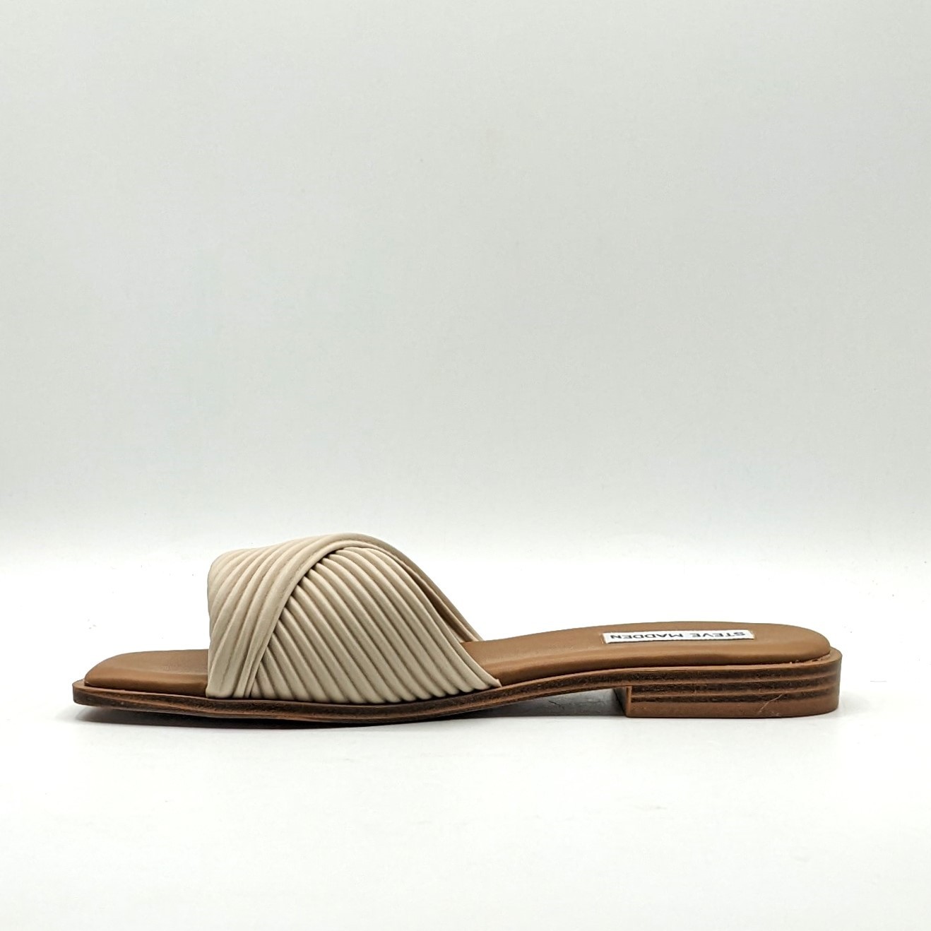 Steve Madden «LIMITT» Women’s Textured Cris-Cross Flat Mule Sandal (Bone) – NEW