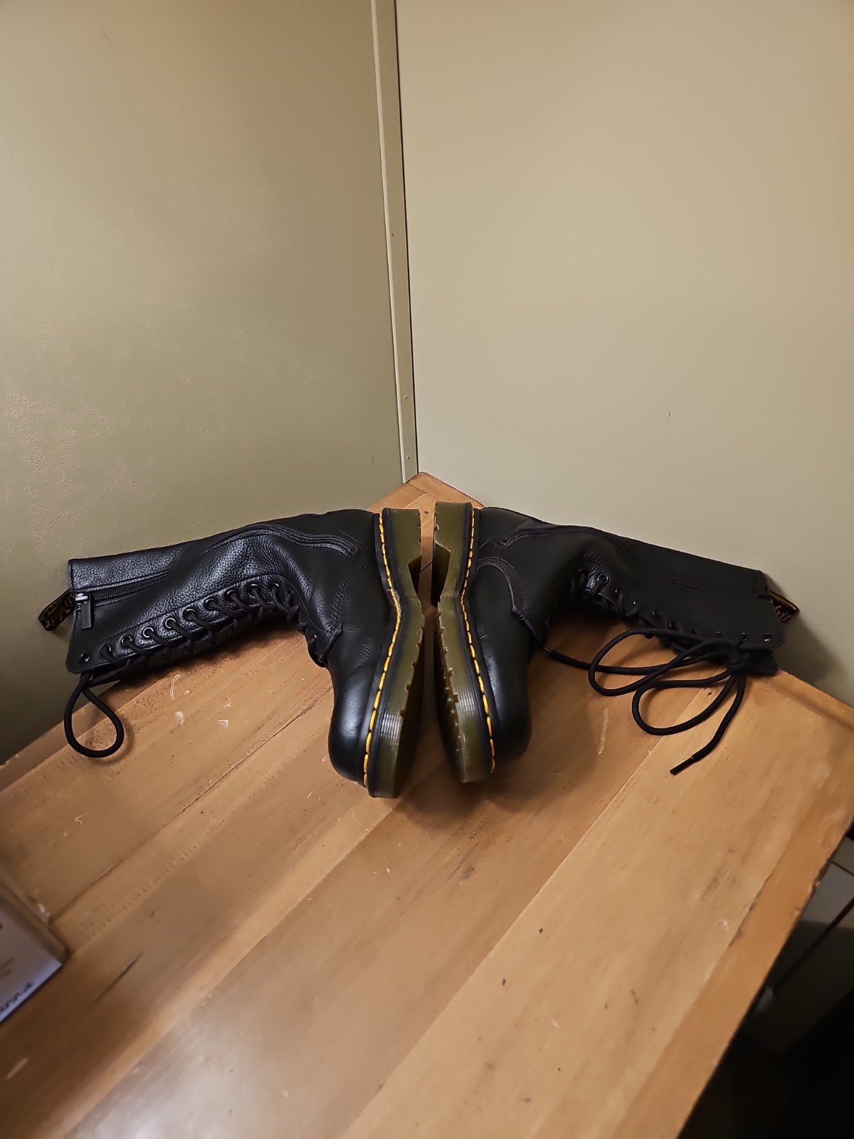 Dr. Martens 1B99 Lace Up/Side Zip 14 Eye Black Leather Boots Womens US 8 (NJ004)