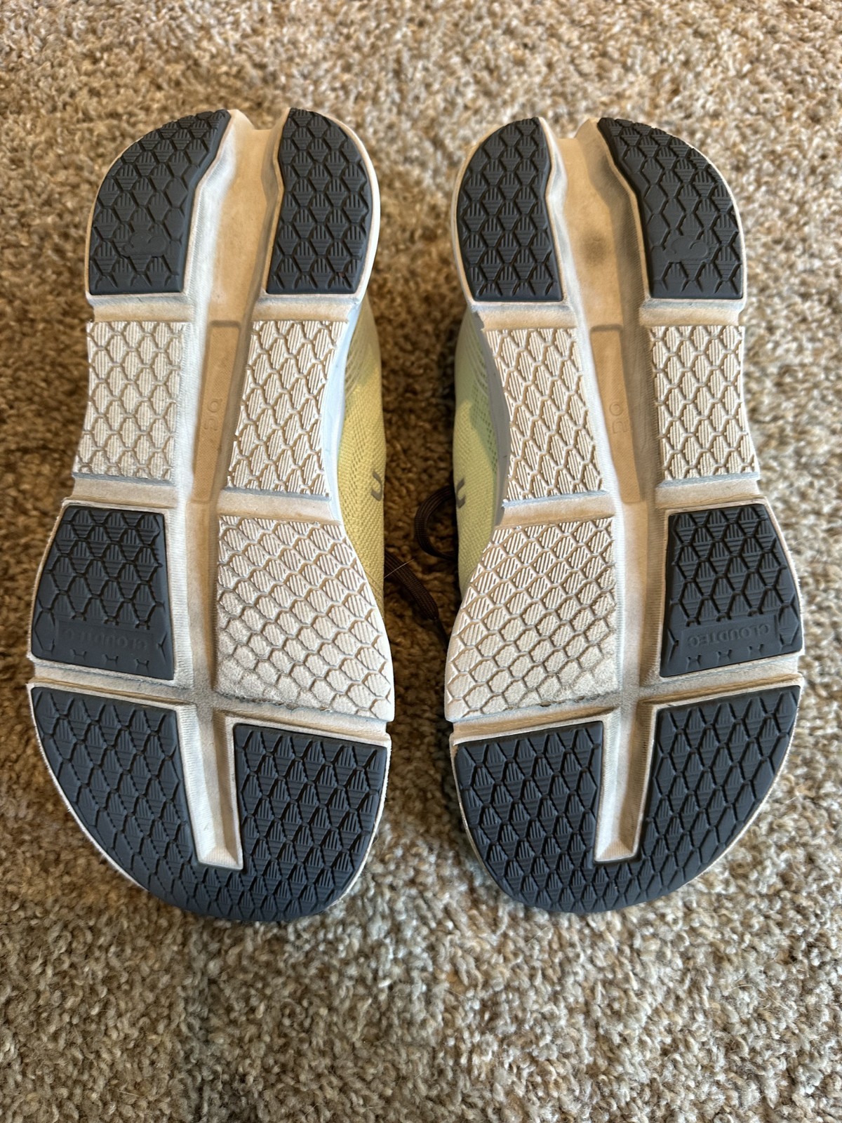 Size 9.5 – ON Cloudgo Hay Sand W